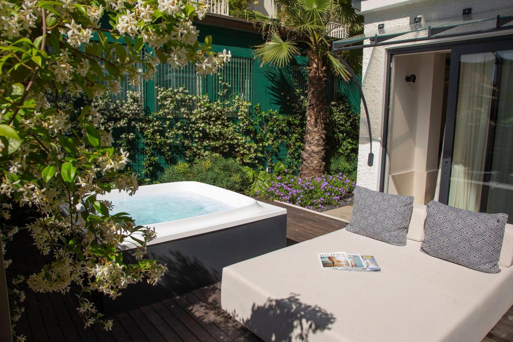 Hotel Casa Riva Riccione Exterior foto